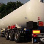 Автоцистерна с резервуаром для транспортировки светлых нефтепродуктов